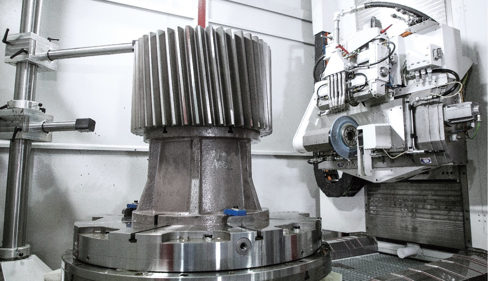 German KAPP NILES gear grinder in KAIBO's ISO 9001-certified workshop for precision gearbox manufacturing