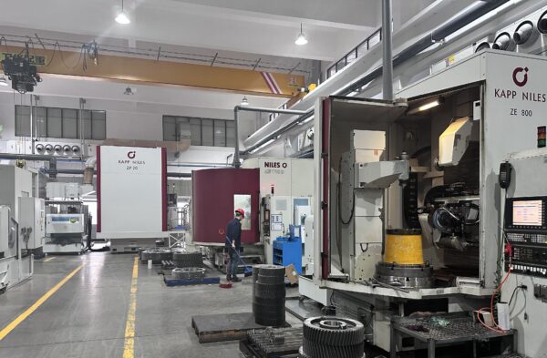 China custom gearbox Manufacturer-27,000㎡ factory equipped with KAPP NILES grinding machines.